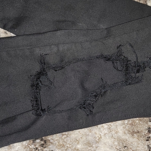 Fashion Nova Distressed Black Jeans Size 5 (26" waist) - Picture 5 of 5
